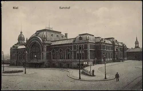 Ansichtskarte Kiel Bahnhof 1914  gel. Marine Feldpoststempel