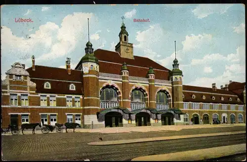 Ansichtskarte Lübeck Bahnhof, Pferdefuhrwerke 1912