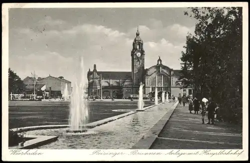 Ansichtskarte Wiesbaden Reisinger-Brunnen-Anlage mit Hauptbahnhof 1934