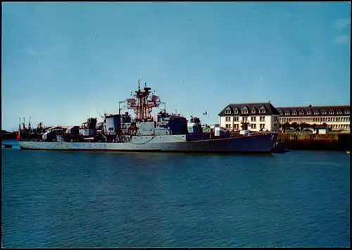 Lorient Lorient (An Oriant) Hafen mit frz. Schiff der Marine 1975