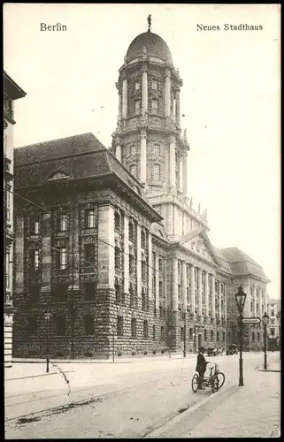 Ansichtskarte Mitte-Berlin Neues Stadthaus - Mann mit Fahrrad 1914