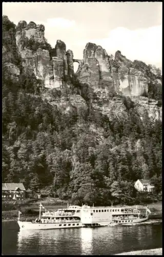 Rathen Elbe Dampfer Schiff MS Friedrich Engels passiert die Bastei 1972