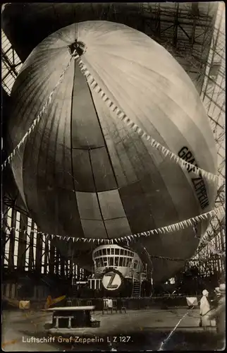 Manzell-Friedrichshafen Zeppelin-Halle, Graf Zeppelin LZ 127 geschmückt 1930