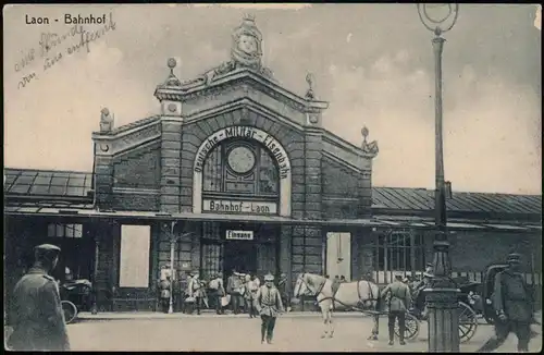 CPA Laon Bahnhof, Soldaten 1917  gel. div Feldpoststempel