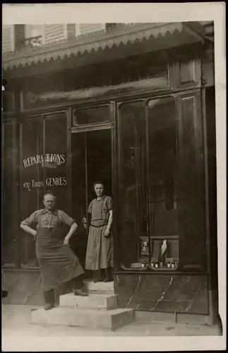 .Frankreich Frankreich/Französische Typen Mann und Frau vor Ladengeschäft 1922