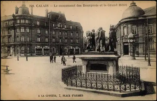CPA Calais Le monument des Bourgeois et le Grand Hôtel 1916