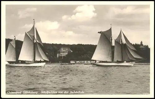 Glücksburg (Ostsee) Lyksborg Schuljachten vor der Jachtschule 1932