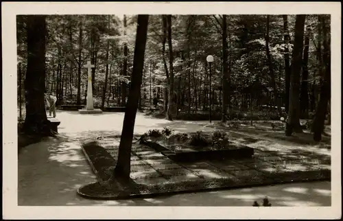 Zlin (Gottwaldov) Zlín Hrob Tomáše Bati na lesním hřbitově 1930