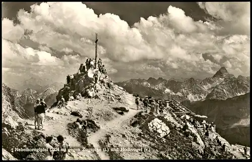 Oberstdorf (Allgäu) Nebelhorngipfel gegen Zugspite und Hochvogel 1960