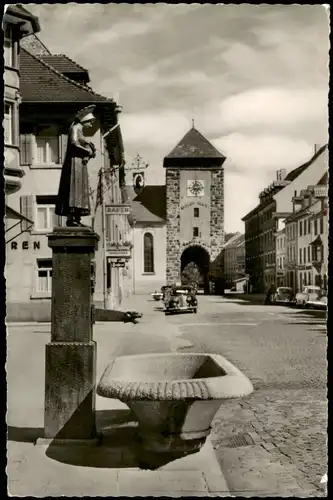 Villingen-Schwenningen Alt-Villingerin-Brunnen mit Bickentor und „Bären" 1960