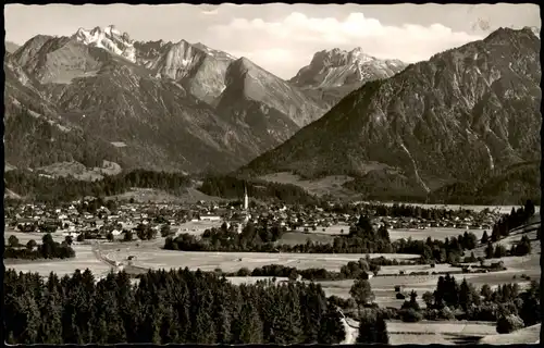 Oberstdorf (Allgäu) Ortspanorama mit Krottenspitzen 2657 m. 1957