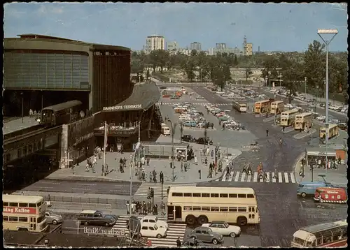 Ansichtskarte Charlottenburg-Berlin Bahnhof Zoo, Bus - VW Käfer 1972