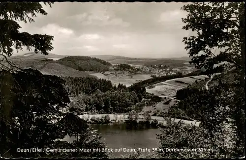 Ansichtskarte Daun Eifel Maar und Blick auf die Stadt 1956