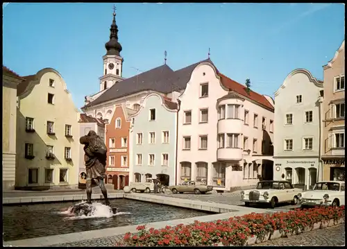 Ansichtskarte Schärding Stadtplatz, Autos u.a. alter Mercedes 1970