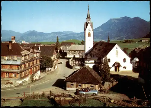 Schwarzenberg Bregenzerwald Vorarlberg  Dorfplatz, altes Mercedes Cabrio 1970