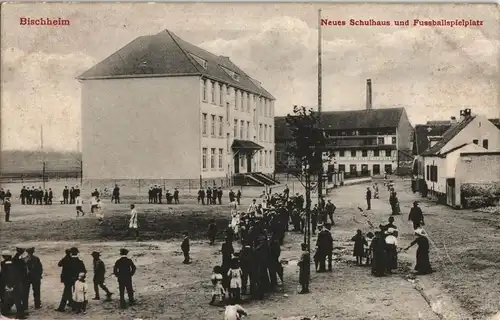 CPA Bischheim Neues Schulhaus und Fussballspielplatz Elsaß 1915  gel. Feldpost