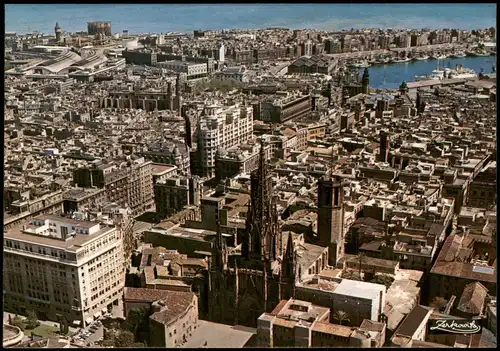 Barcelona Vista aérea de la Catedral y el puerto al fondo, Luftbild 1970