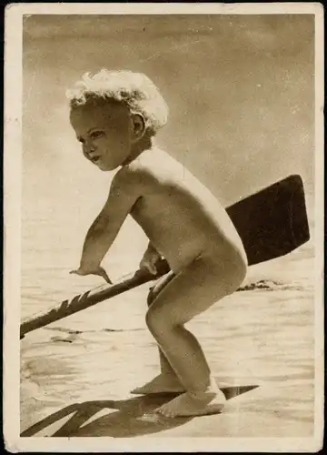 Menschen/Soziales Leben - Kinder Junge am Strand mit Paddel 1939