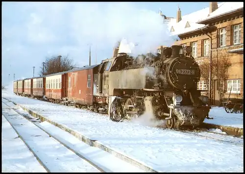 Abfahrbereiter Zug der Bäderbahn Molli im Bahnhof Kühlungsborn-West. 1990