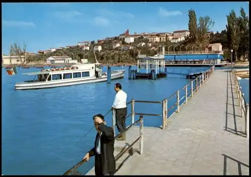 Castiglione del Lago Anlegestelle mit kleinem Rundfahrtschiff 1990
