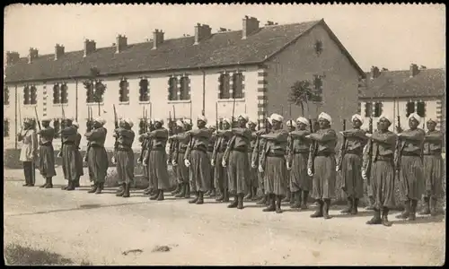 Militär Soldatenleben (vermtl. 1. WK): Aufmarsch Aufstellung in Kaserne 1918