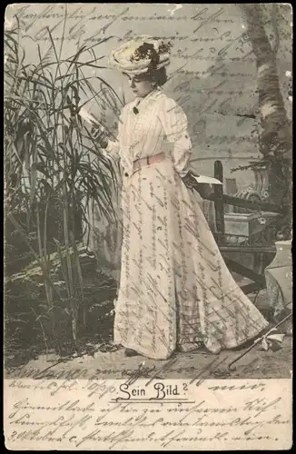 Liebe Liebespaare - Love, Frau schaut auf Bild, Künstlerkarte: Sein Bild? 1903