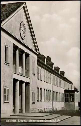 Ansichtskarte Oelsnitz (Erzgebirge) Neue Schule 1956