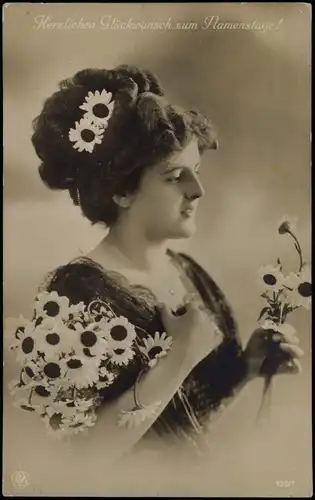 Frau mit Blumen Haarschmuck auf Namenstag Glückwünsch-Karte 1915