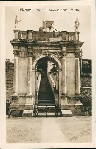 Vicenza Arco di Trionfo delle Scalette/Posierende Männer  Bau-Denkmal 1930
