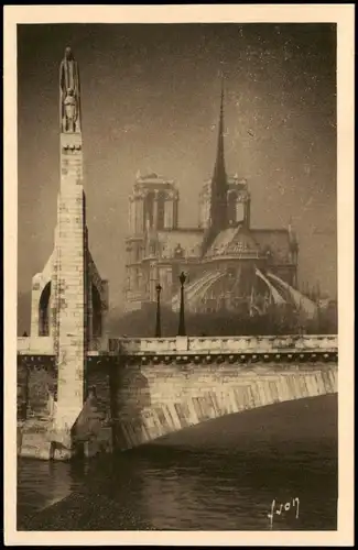 CPA Paris Notre-Dame et Statue de Ste-Geneviève 1928
