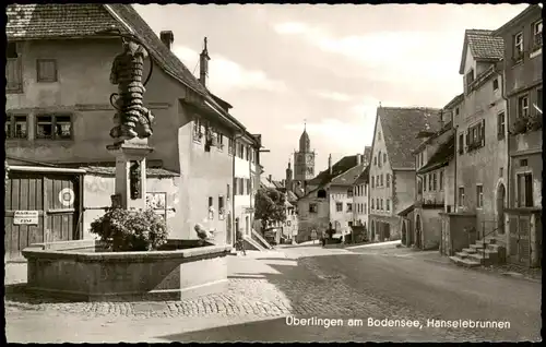 Ansichtskarte Überlingen Straßen Partie am Hanselebrunnen 1956