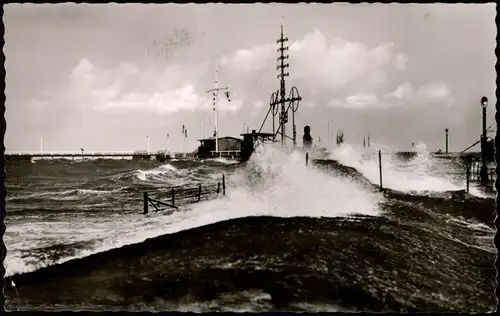 Ansichtskarte Cuxhaven Windstärke 10 bei der Alten Liebe 1957