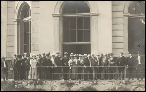 Ansichtskarte Vulpera-Tarasp feine Herrschaften vor Gebäude 1906 Privatfoto