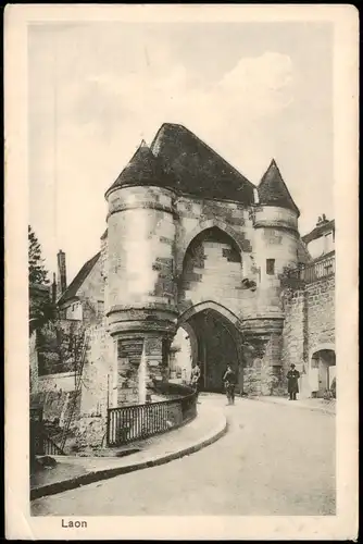 CPA Laon Weg durch das Stadttor 1922