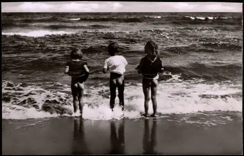 Ansichtskarte Cuxhaven Saisoneröffnung - Kinder bein anbaden 1964