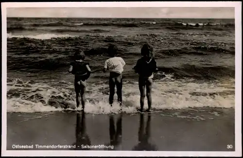 Timmendorfer Strand Ostsee Saisoneröffnung - Kinder beim anbaden 1930