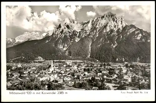 Mittenwald Panorama-Ansicht mit Blick zu den Karwendel Bergen 1955