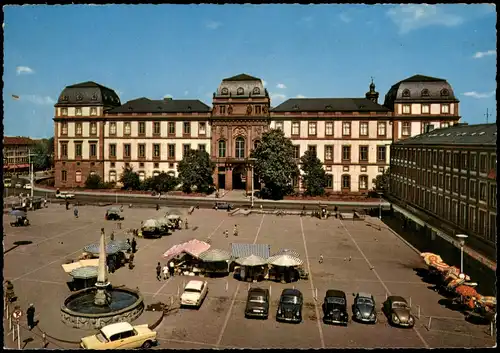 Darmstadt Residenzschloß, Marktplatz mit Autos u.a. VW Käfer 1970