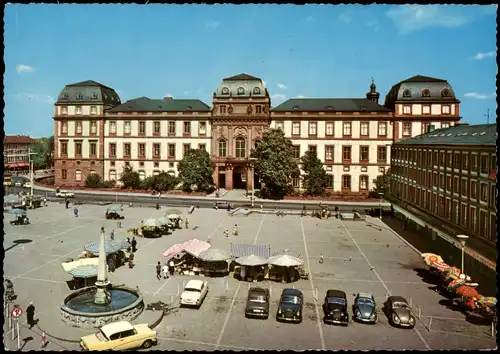 Darmstadt Residenzschloß, Marktplatz mit Autos u.a. VW Käfer 1970