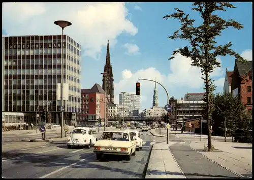 Altstadt-Hamburg Ost-West-Straße, Autos u.a. VW Käfer, Mercedes vor Ampel 1974