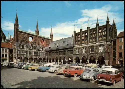 Lübeck Marktplatz, Rathaus, Auto Parkplatz Autos u.a. VW Käfer 1970