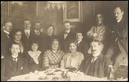 Ansichtskarte  Soldaten mit Familie am Tisch 1914  gel. Hagenau Elsaß