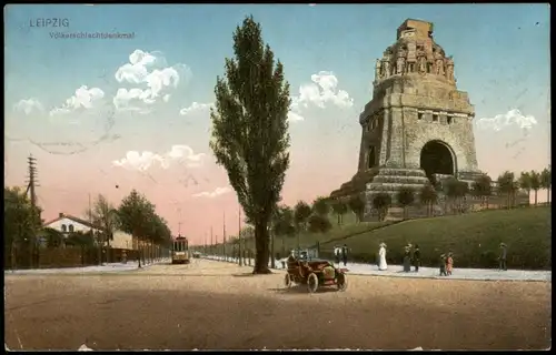 Leipzig Völkerschlachtdenkmal, Auto und Tram fahren vorbei 1915