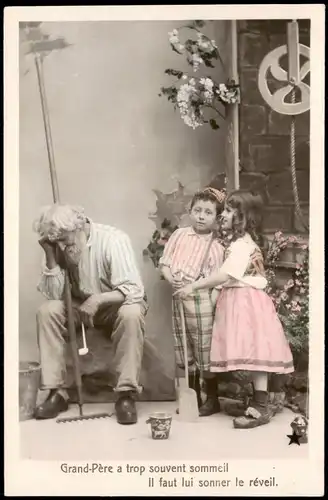 Fotokunst Frankreich Kinder mit Opa, Grand-Père a trop souvent sommeil 1910