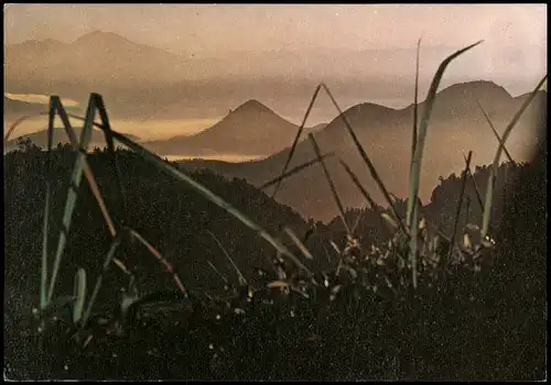 China (Allgemein) Sun Moon Lake hill was viewed in a mist, 日月潭紅茶茶場,遠眺中央山脈晨嵐 1980