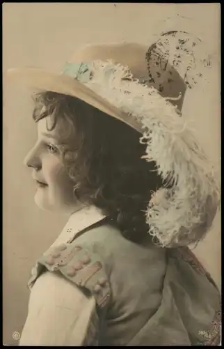 Fotokunst Fotomontage; Mädchen mit Hutschmuck, teilkoloriert 1909