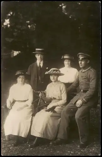 Ansichtskarte  Soldat, Mann, feine Damen WK1 Militär Fotokarte 1916