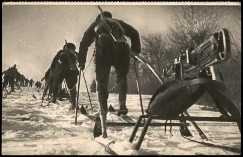 Mitrailleuse sur traîneau. Militär Solaten France Frankreich 1938