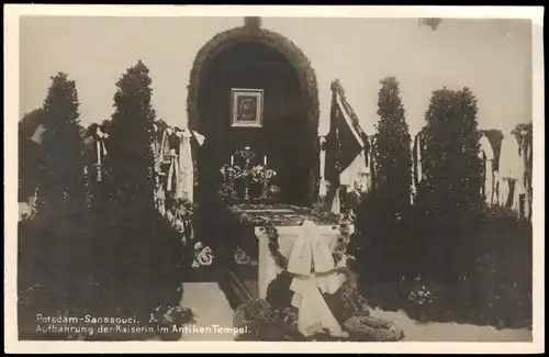 Potsdam Aufbahrung der Kaiserin im Antiken Tempel Schloss Sanssouci 1920