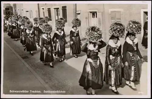 Schwarzwald Trachten/ Typen Schwarzwälder Trachten. Schäppelmädchen 1934
